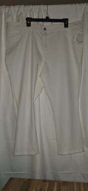 Anko NWT Plus Size 20/24 White Mid Rise Skinny Everyday Stretch Capri Jeans